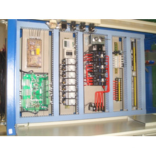 La caja de control del ascensor de mercancías